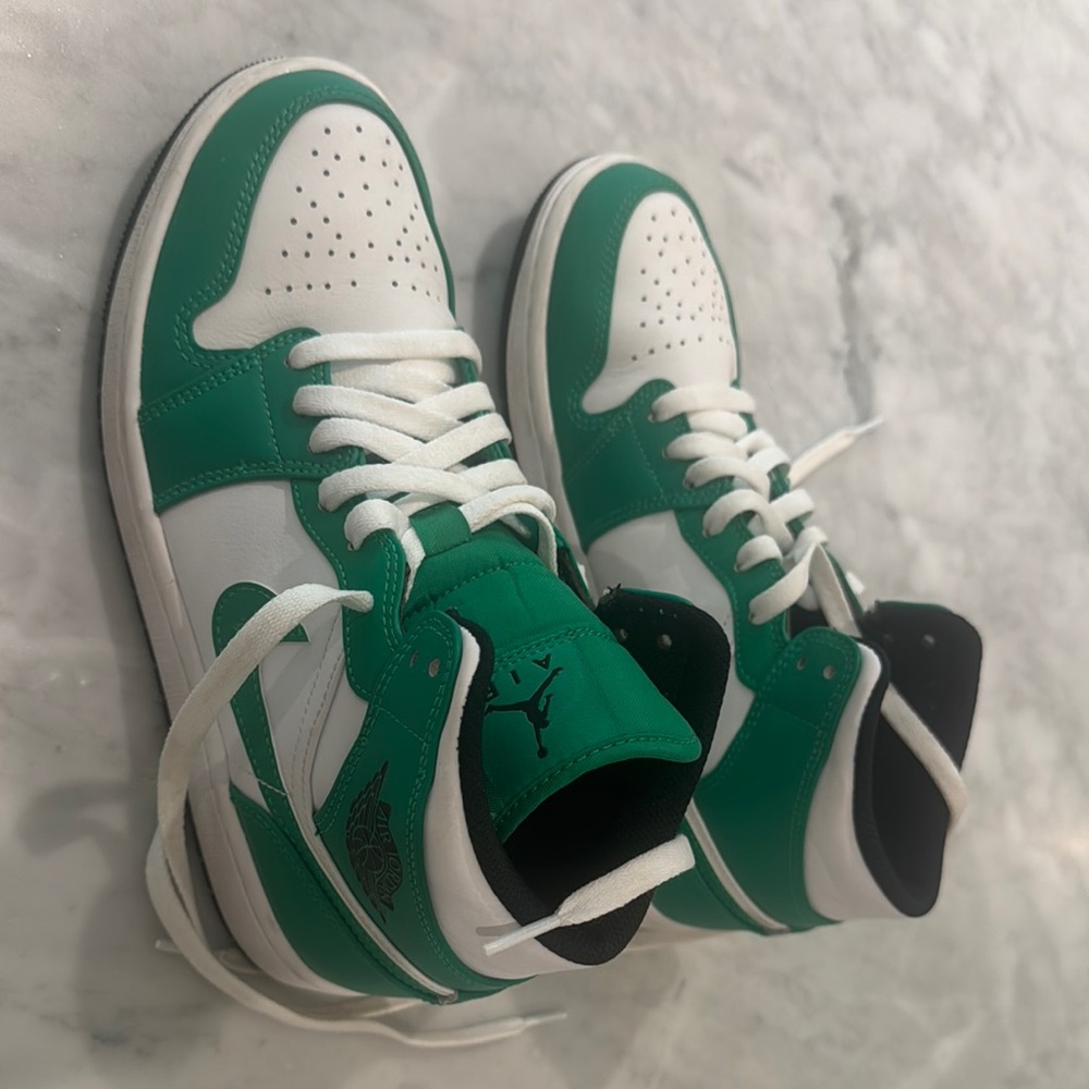 Air Jordan Nike Green and White US size 7